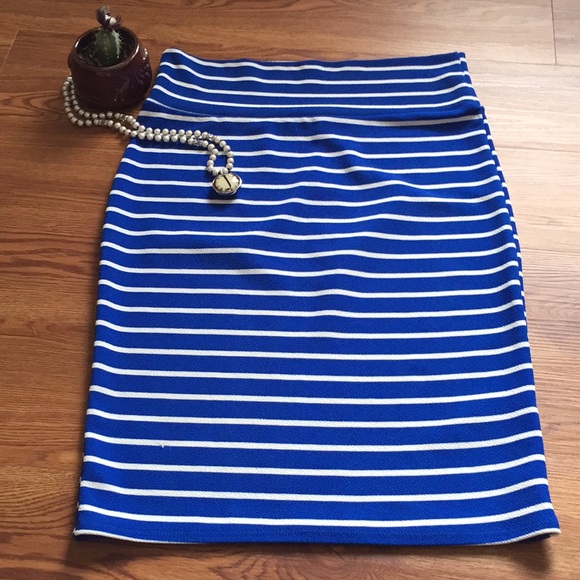 LuLaRoe Dresses & Skirts - LuLaRoe Cassie Skirt M